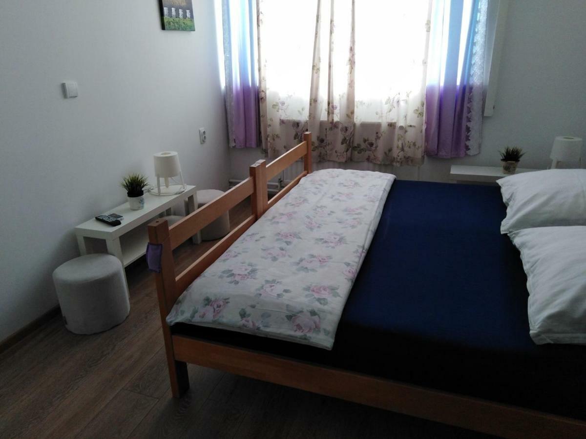 Guesthouse Night&Day Subotica Exterior photo